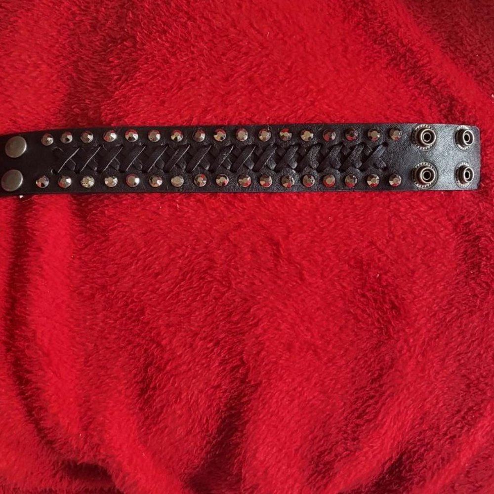 Leather and stone bracelet